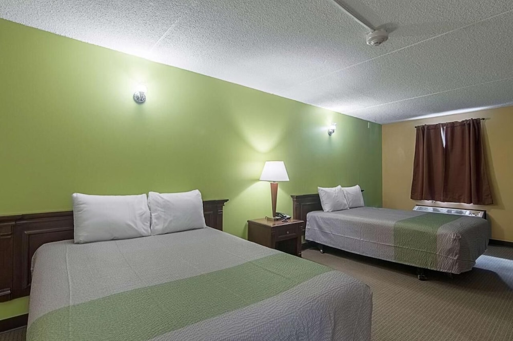 LoneStar Inn & Suites 15/51