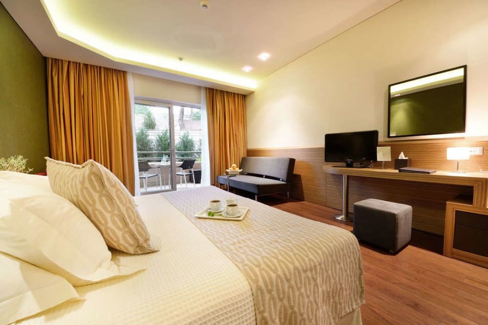 Royal Paradise Beach Resort And Spa 7/50