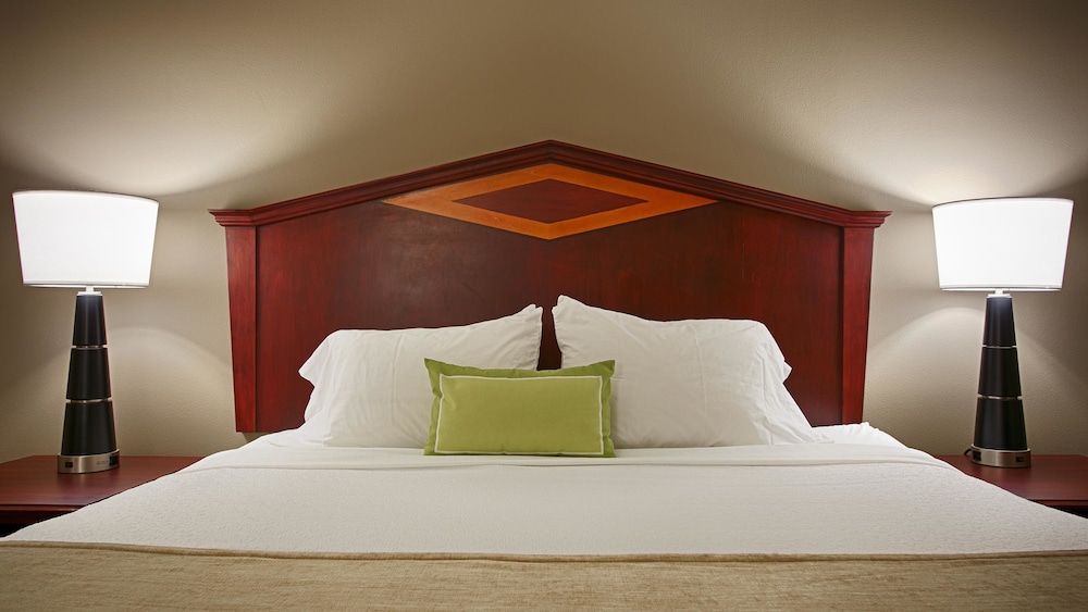 Best Western Plus Willmar 17/58