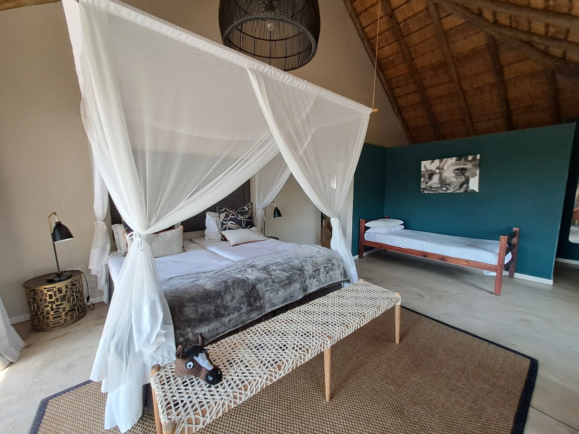 2 BEDROOMS, FAMILY SUITE, KITCHEN