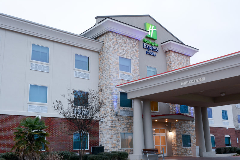 Holiday Inn Express Suites New Boston 4/51