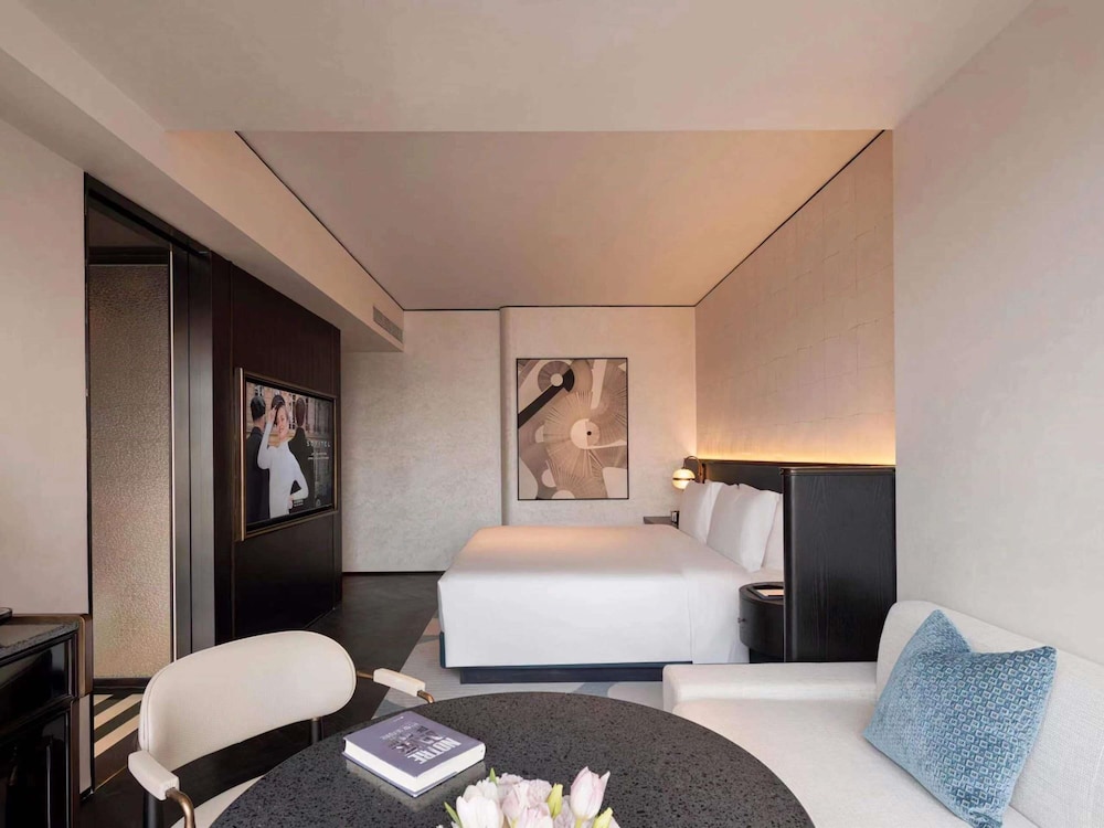 Sofitel Shanghai North Bund 23/60