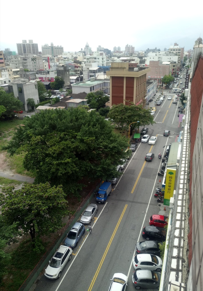 Hua Tong Hotel 51/54