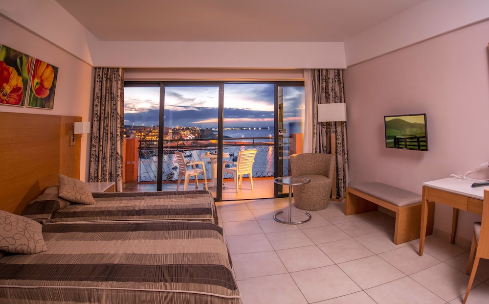 Ramla Bay Resort 54/72