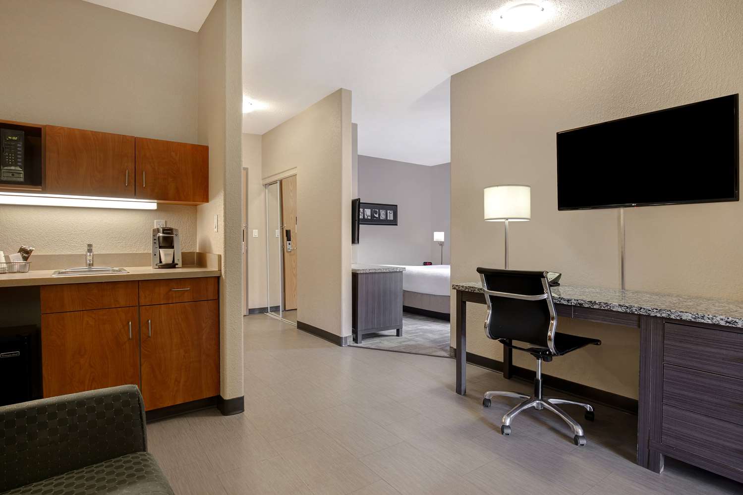 Days Inn By Wyndham Medicine Hat 24/38