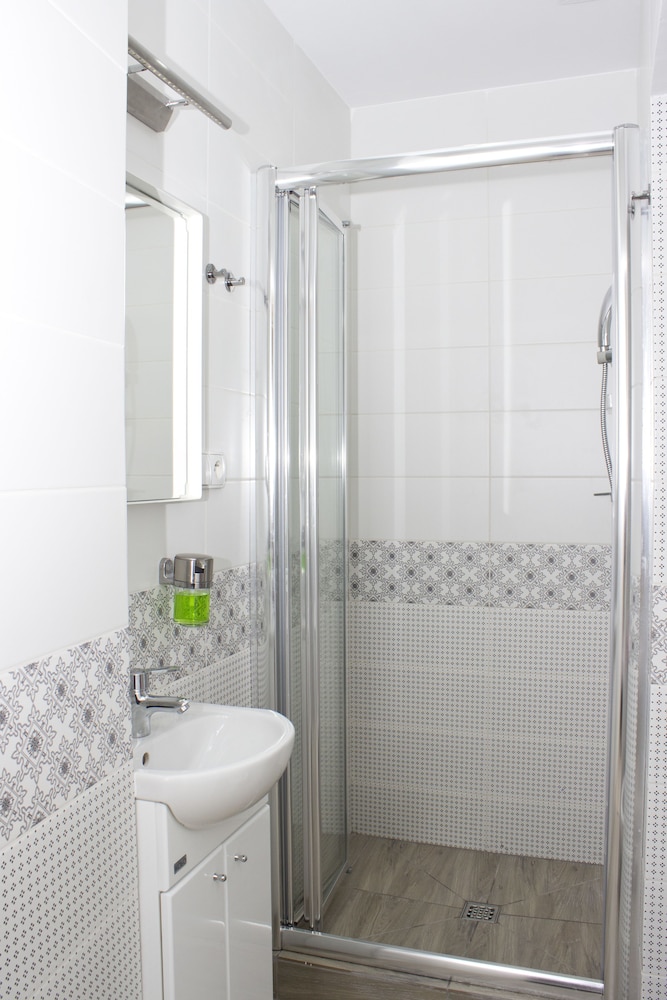 MIXED DORM, 4 PEOPLE, PRIVATE BATHROOM