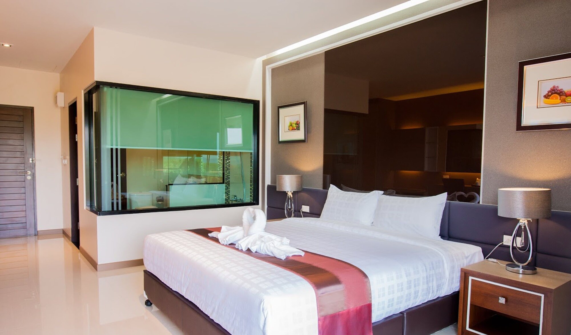 DELUXE, DOUBLE BED