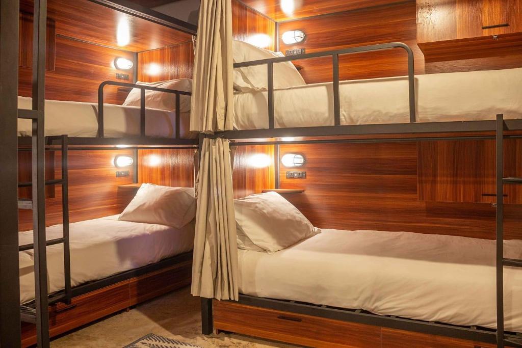 Female Dorm, Female Only, 6 Beds, 3 Bunk Beds