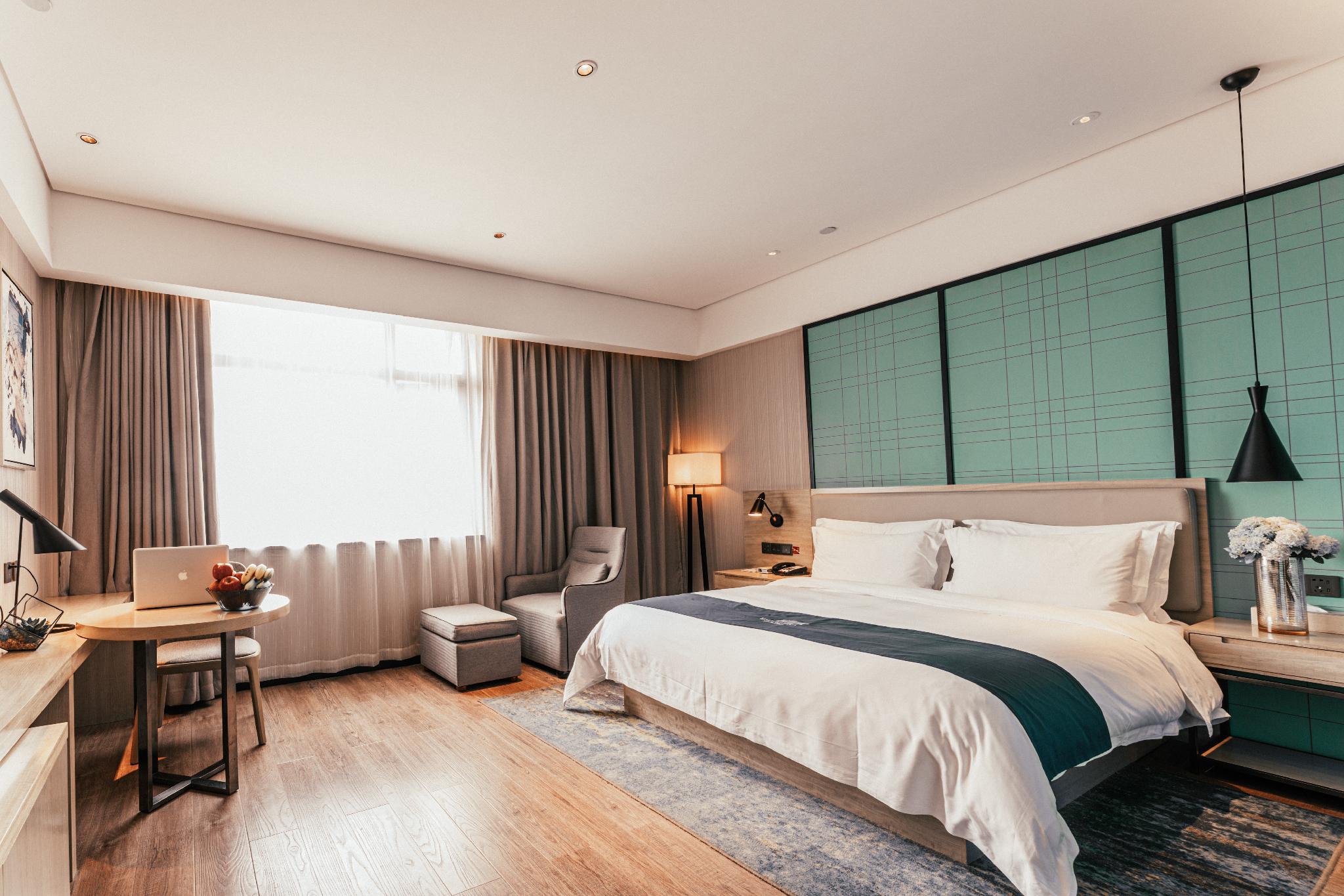 Superior, King Bed