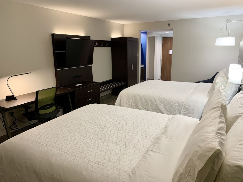 Holiday Inn Express and Suites Longview North 22/58
