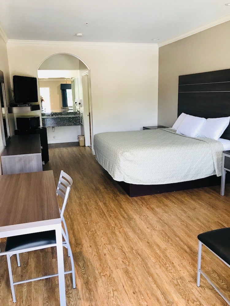 STANDARD, KING BED