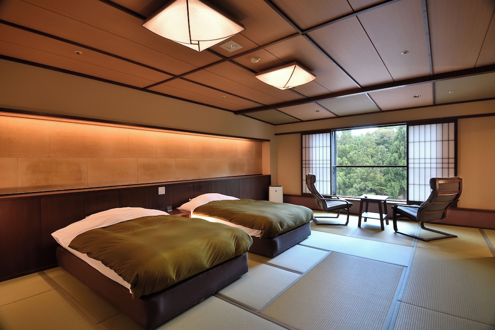 Japanese, Modern, Twin Beds, 2 Futon Beds, No Bathroom