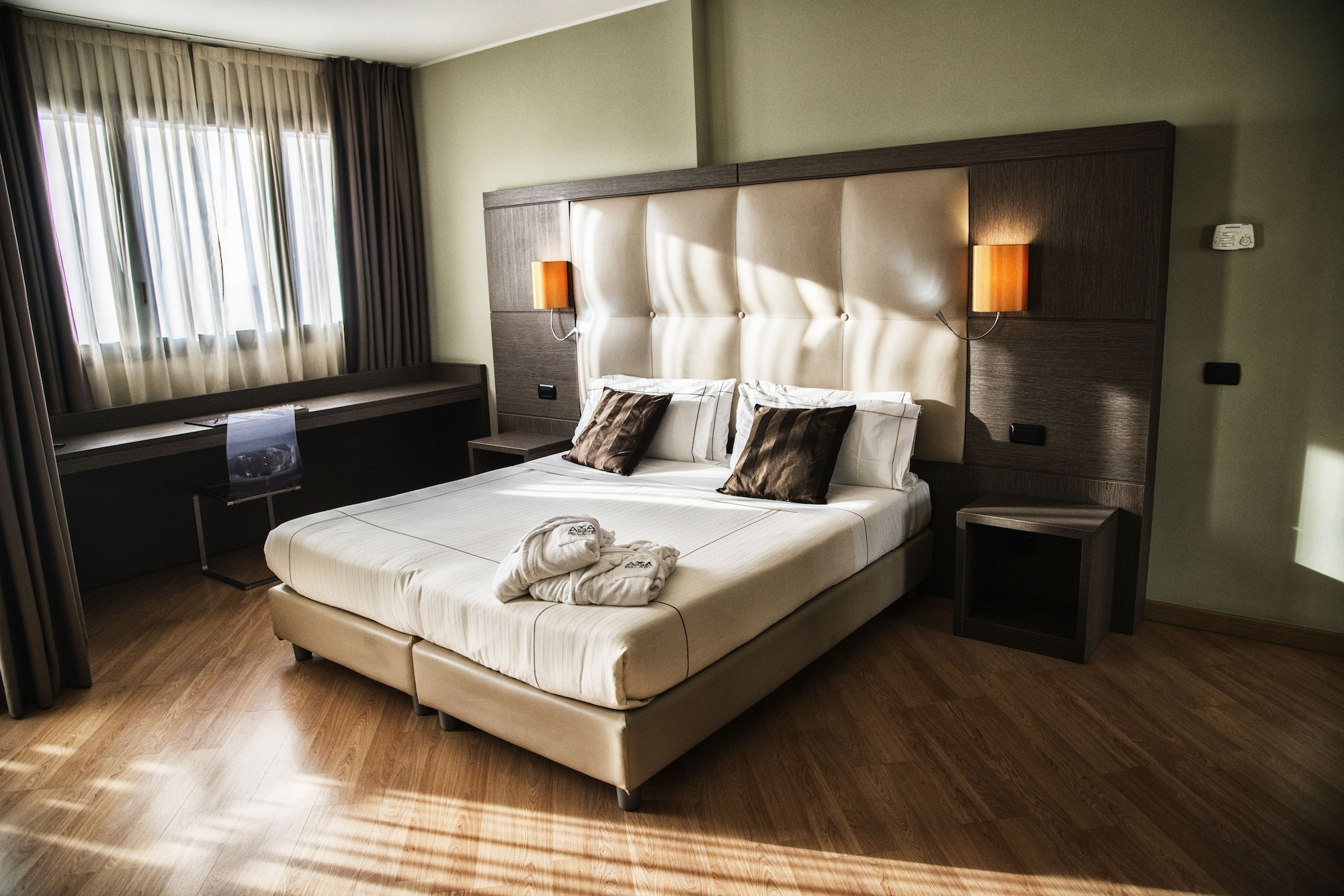 STANDARD, DOUBLE OR TWIN BED