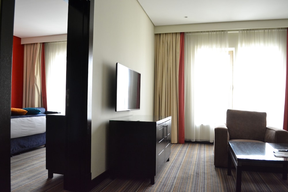 بارك إن باي راديسون الخبر(Park Inn By Radisson Al Khobar Hotel) 50/74