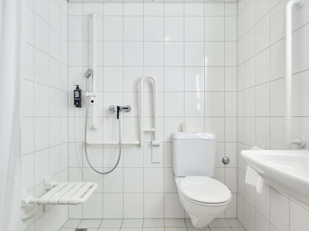 ibis Zurich Messe Airport 60/66