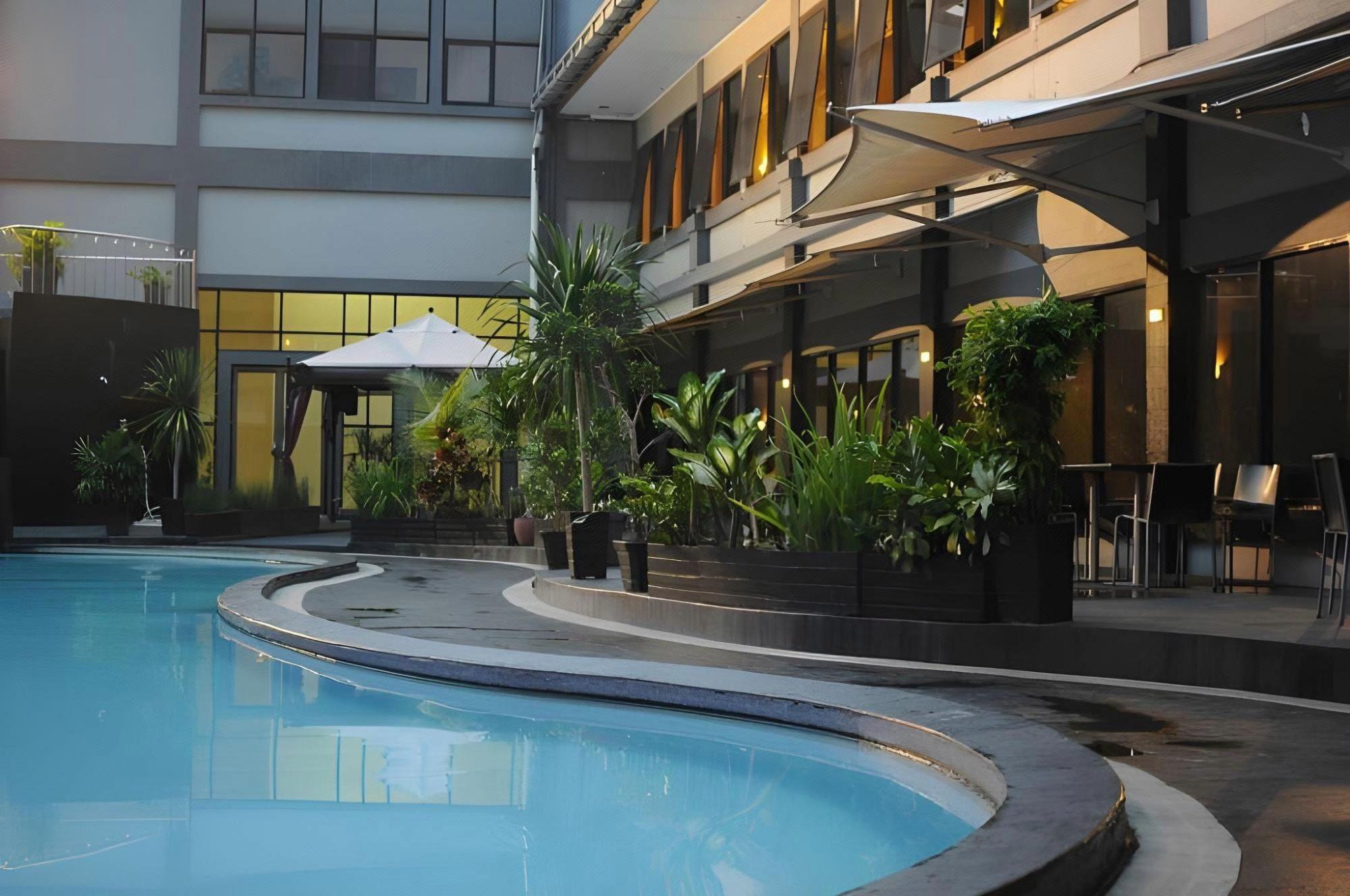 Swarna Dwipa Hotel 54/54
