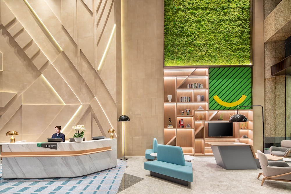 Holiday Inn Shanghai Nanjing Road 36/75