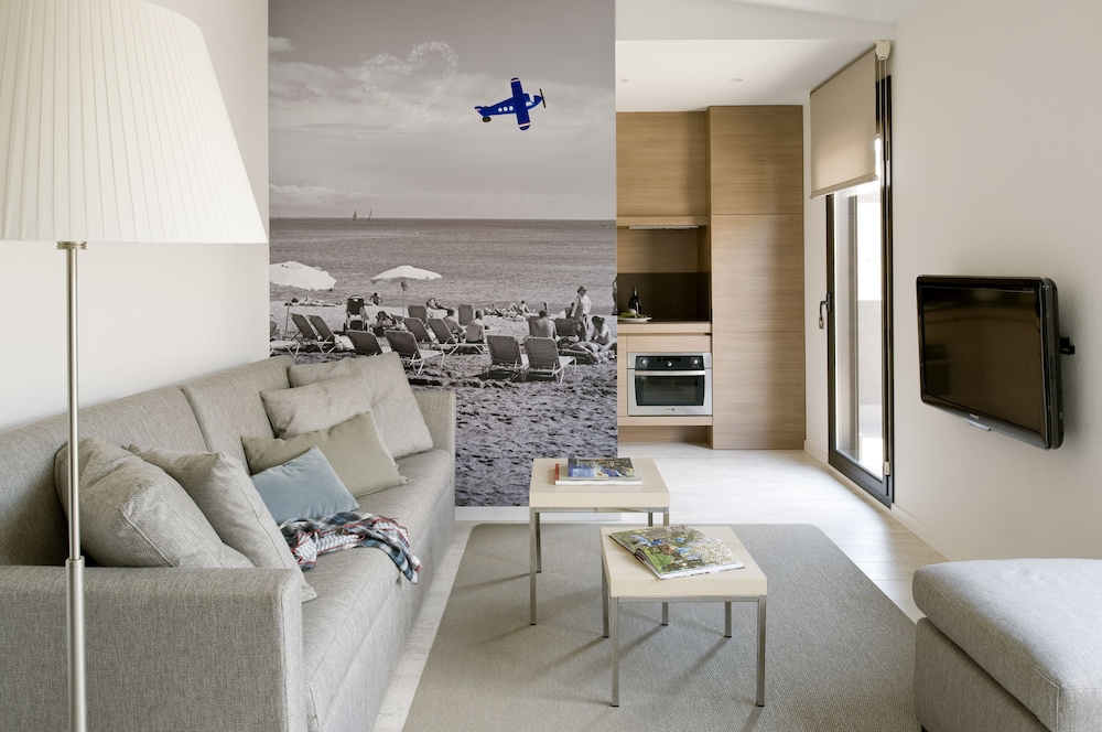 Eric Vokel Bcn Suites 33/51