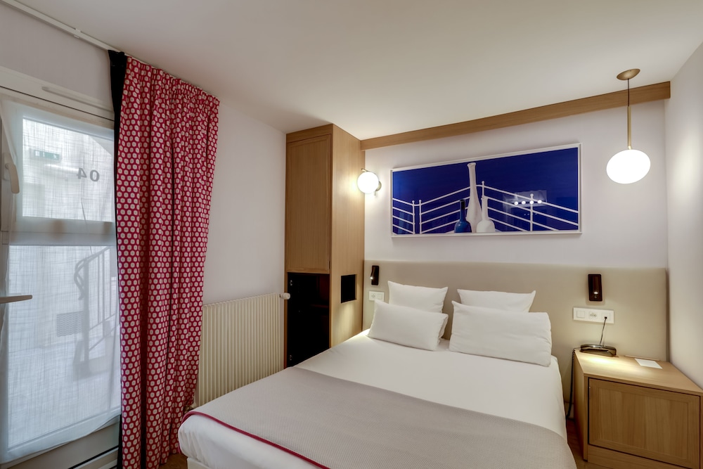 ROOM, DOUBLE OR TWIN BED, COURTYARD AREA