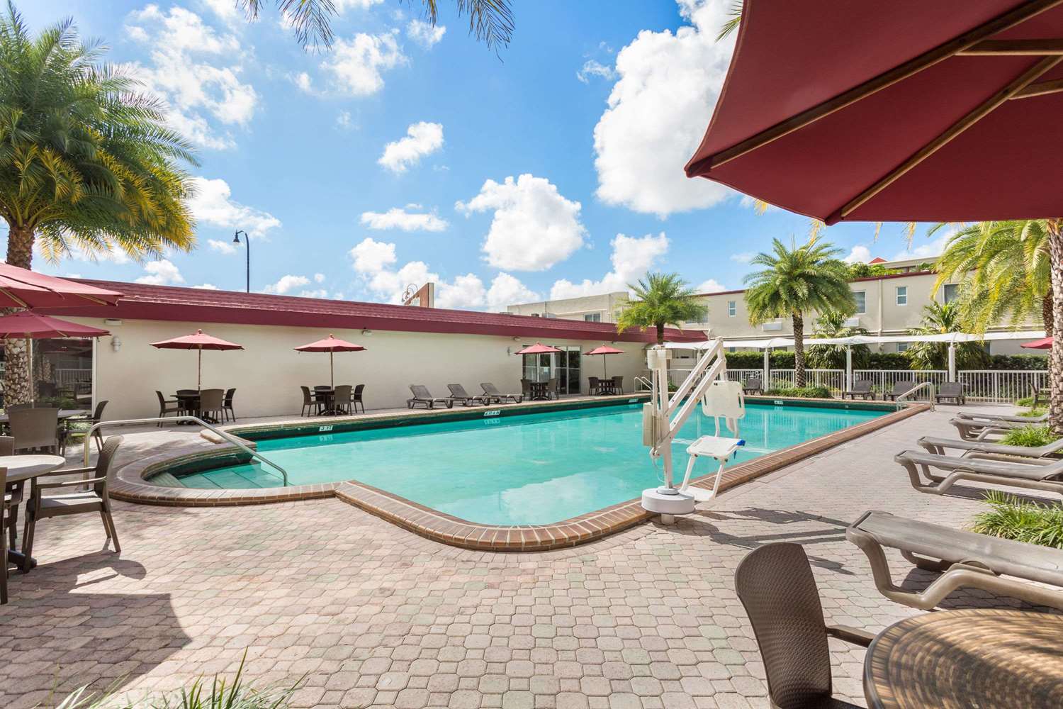 Ramada By Wyndham Miami Springs/Miami International Airport 45/48