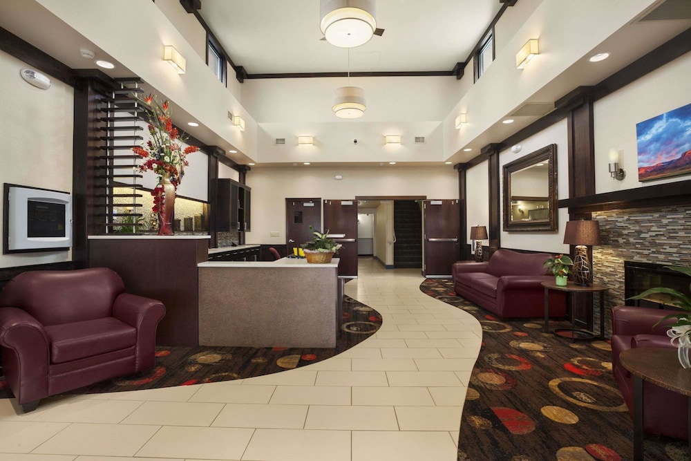 Super 8 by Wyndham Conrad MT 8/41