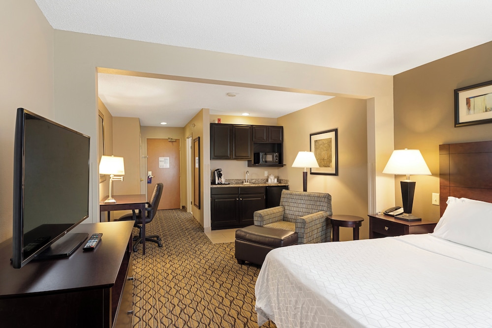 Holiday Inn Express Bloomington West 13/68