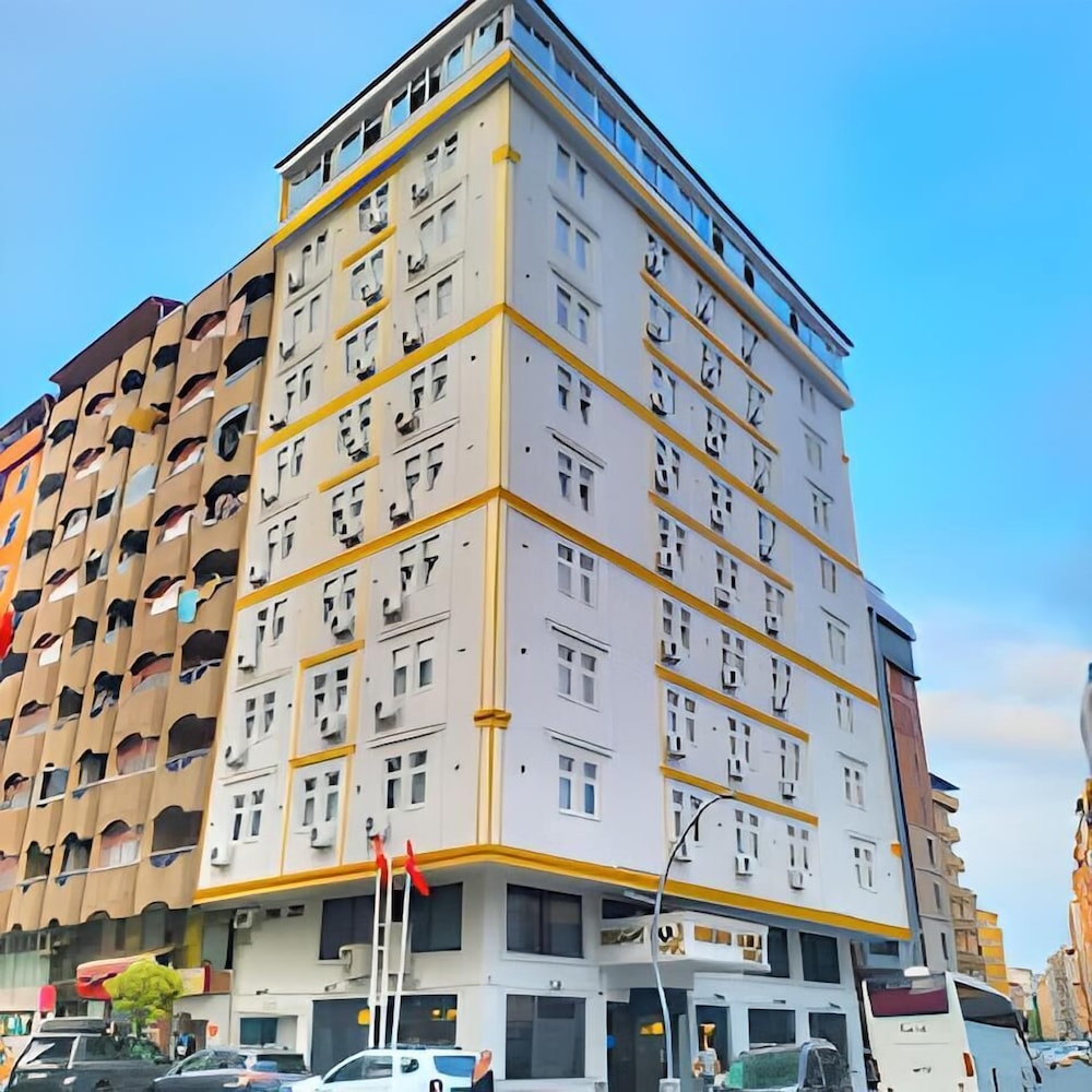 Green Hotel 4/51