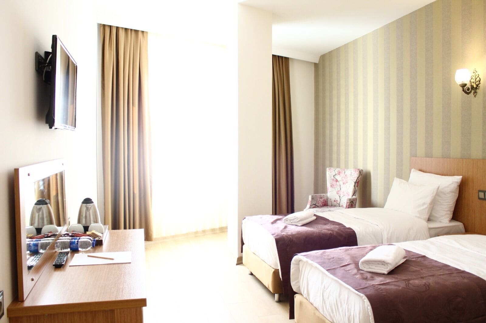 STANDARD, TWIN BEDS, CITY VIEW