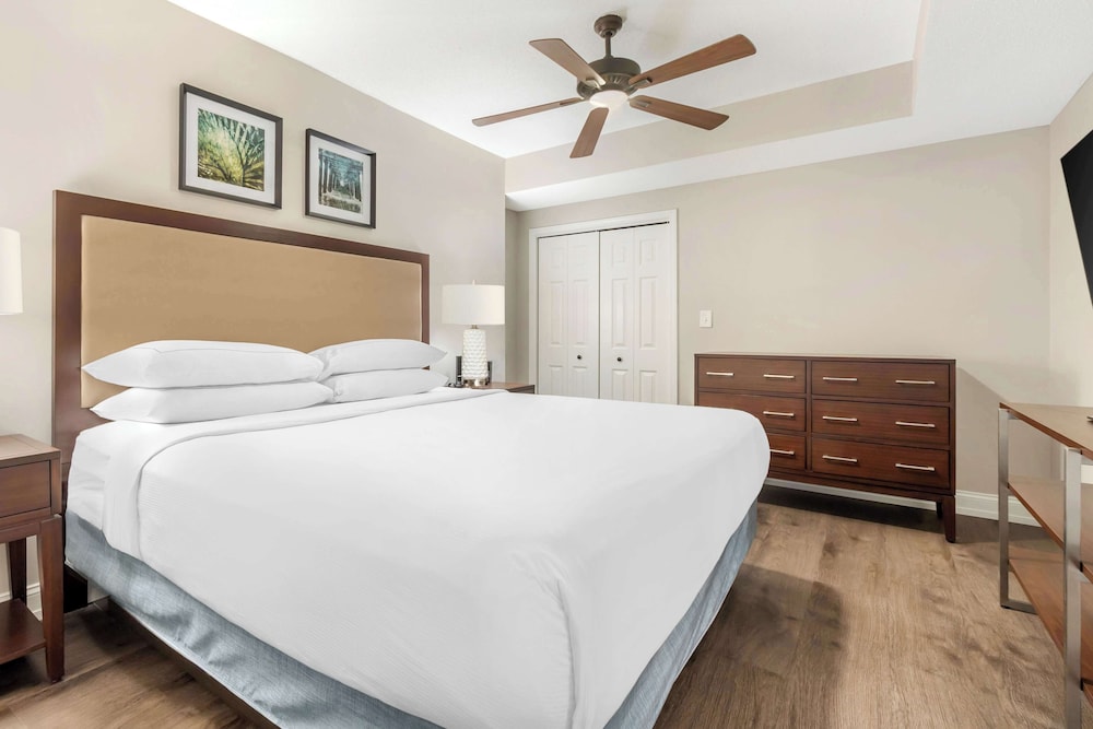 1 BEDROOM, SUITE, KING BED, OCEAN FRONT, SOFA