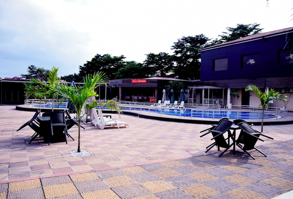 Sandralia Hotel 41/44