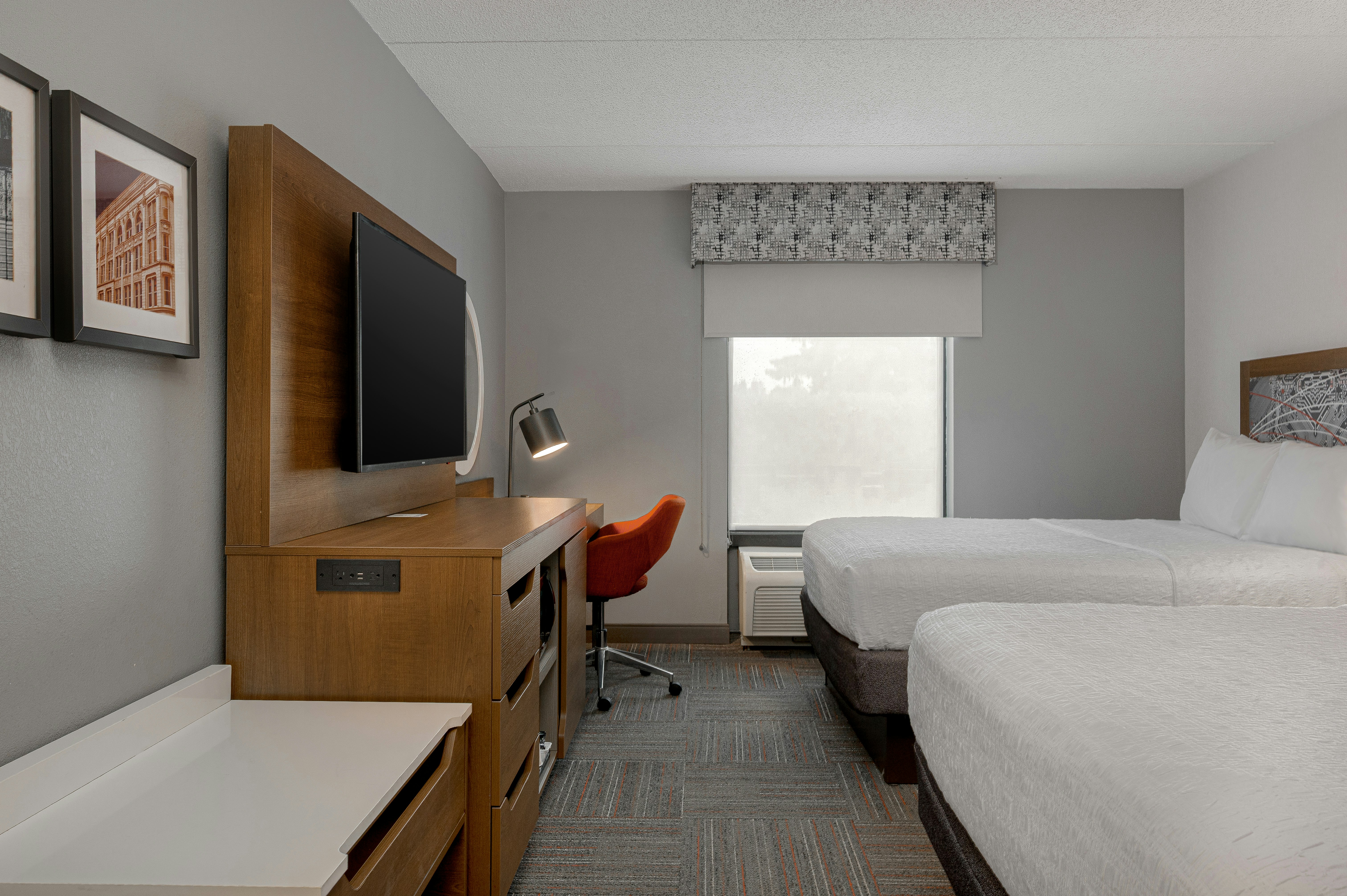 غرفة بسريرين كوين بحوض استحمام، Hampton Inn Dubuque 2/5