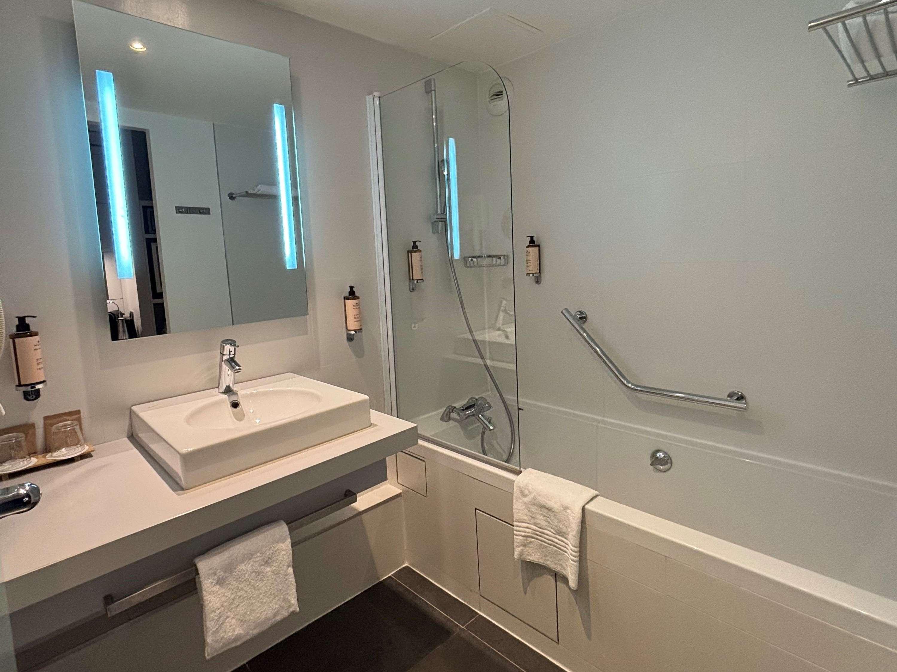 SUPERIOR, DOUBLE BED, ACCESSIBLE