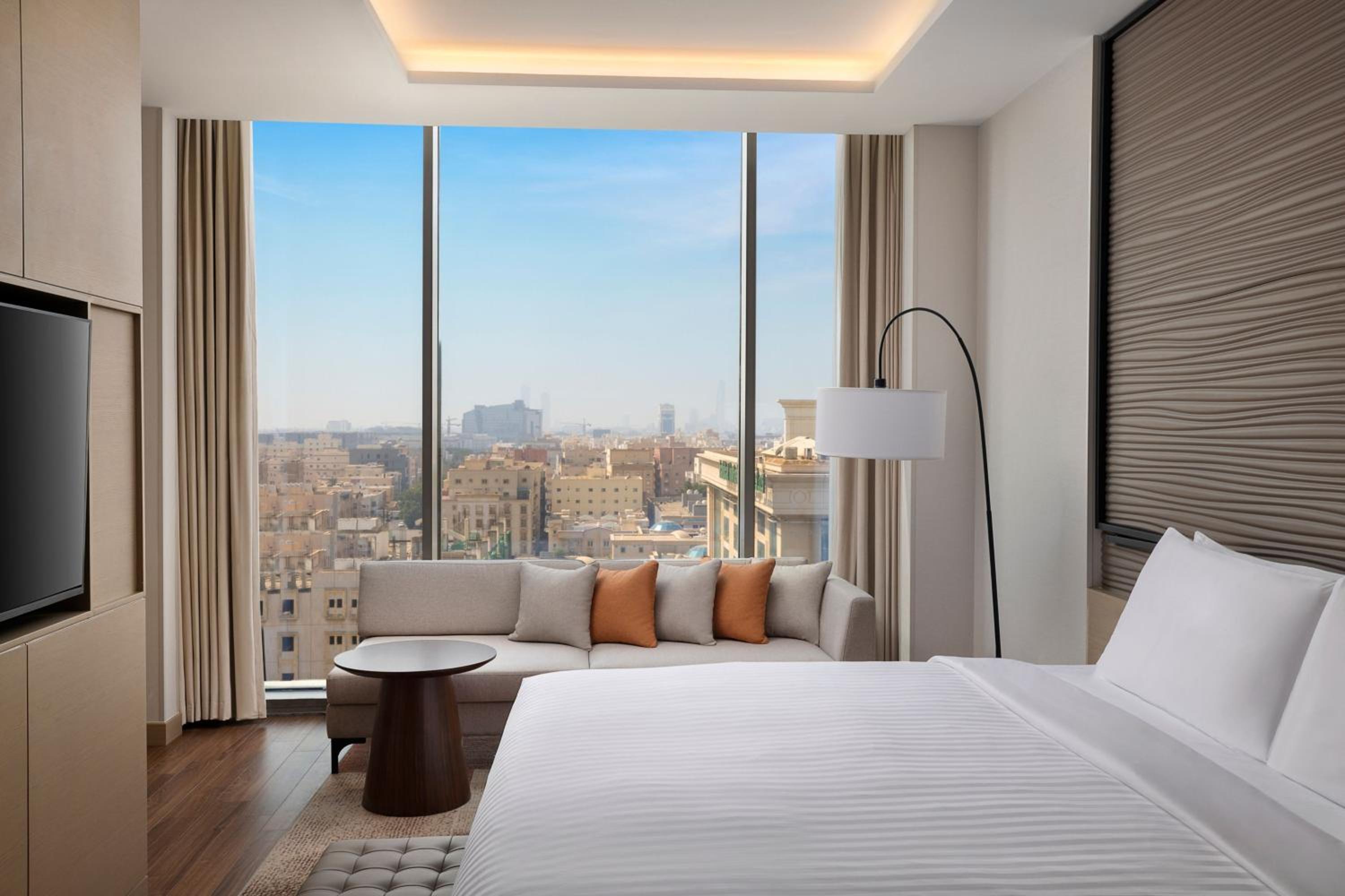 Executive, King Bed, Club Lounge Access