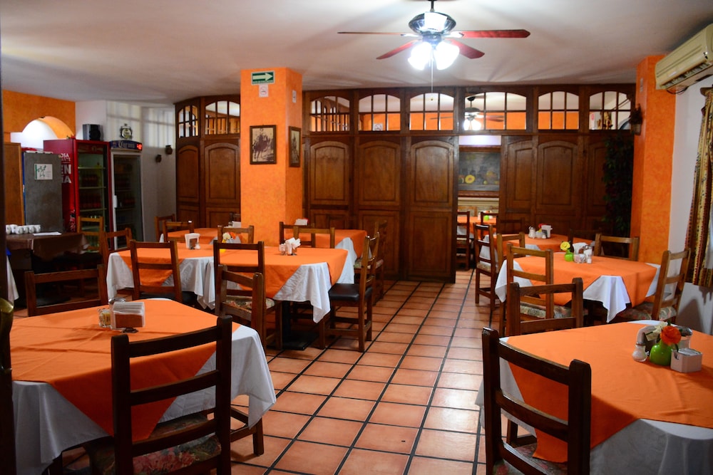 Hotel Las Fuentes 40/64