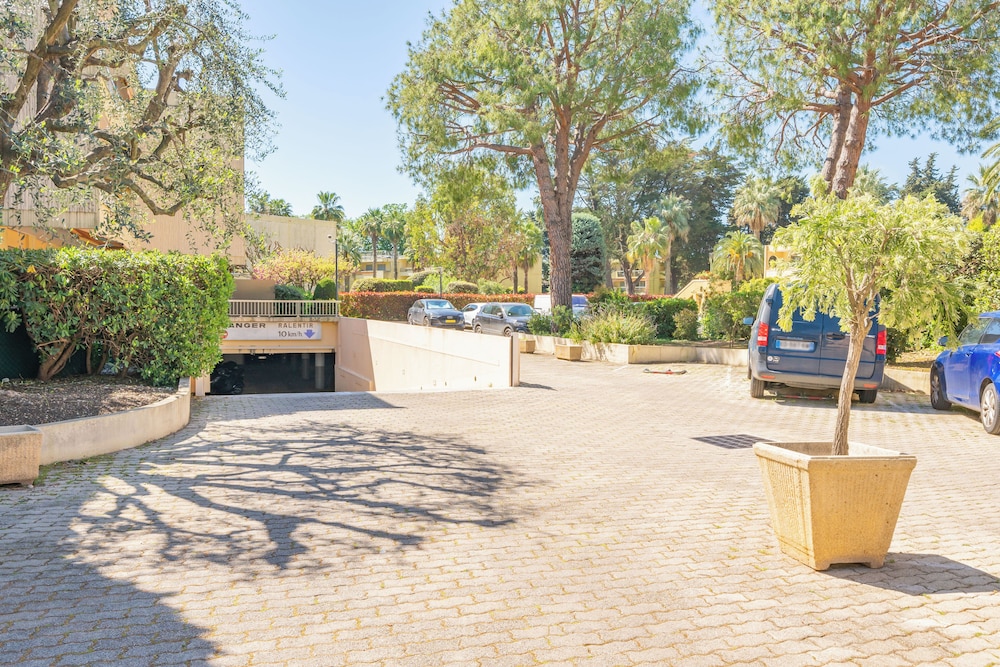 VVF Villages 'Les Eucalyptus' Juan Les Pins 30/50