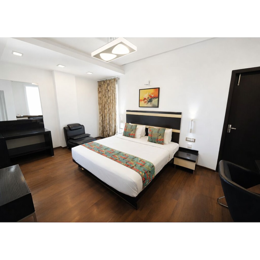 Mango Hotels - Purple Brigade 22/50