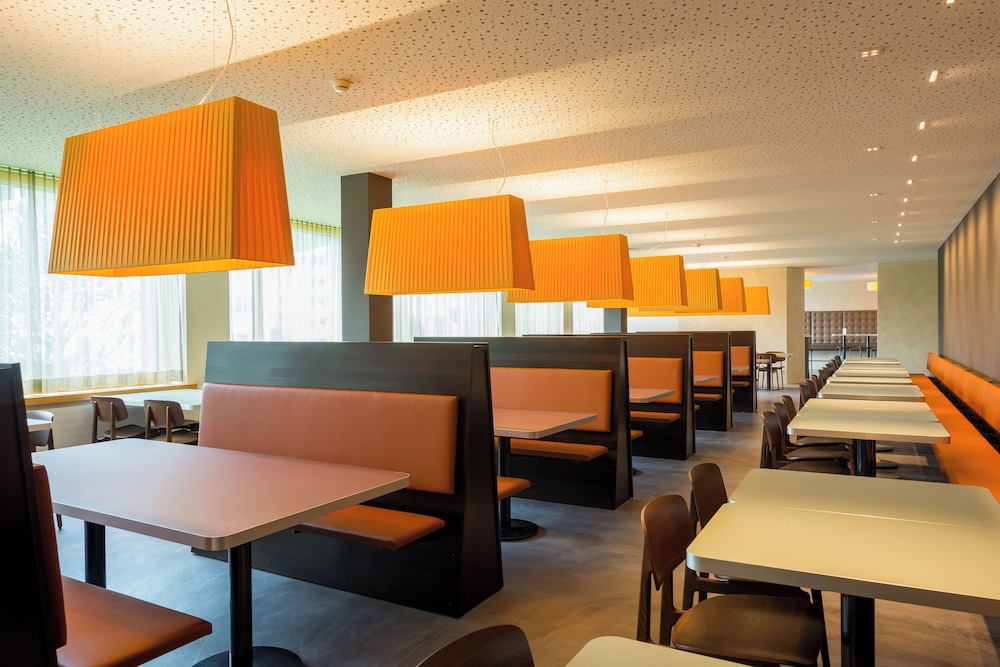 Youth Hostel 50/63