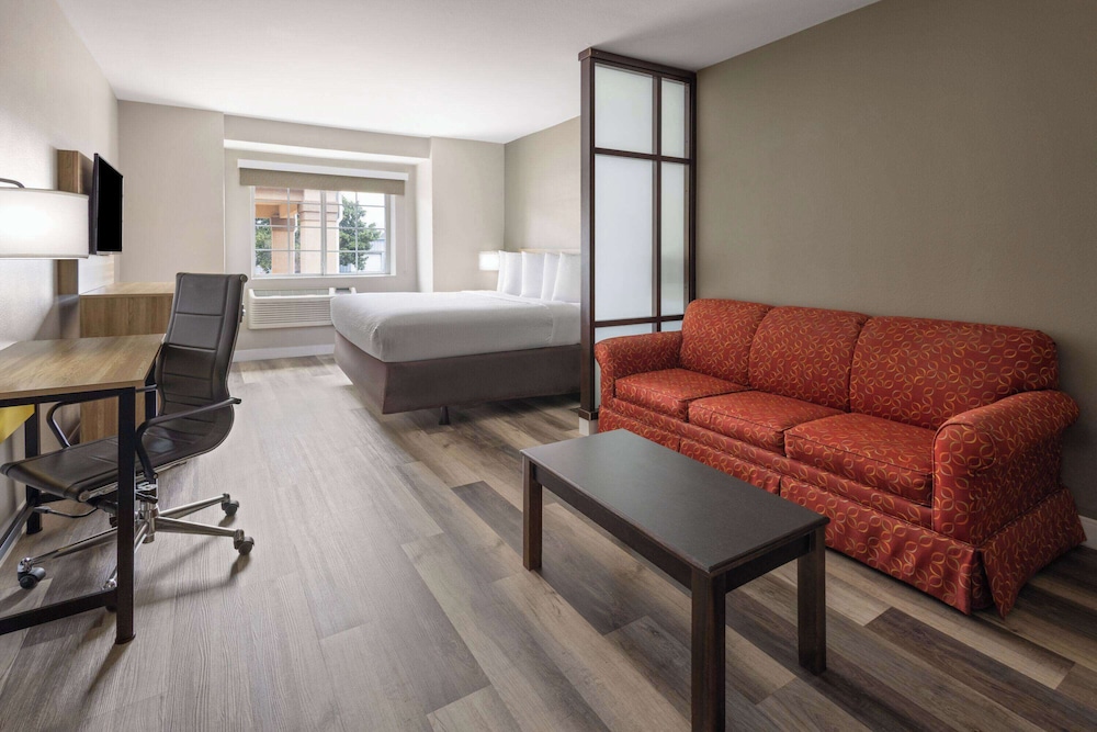 Days Inn by Wyndham Jackson Downtown 18/24