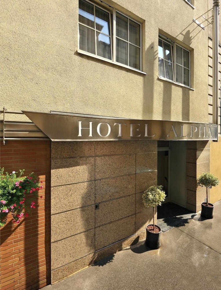 ALPHA HOTEL 5/33