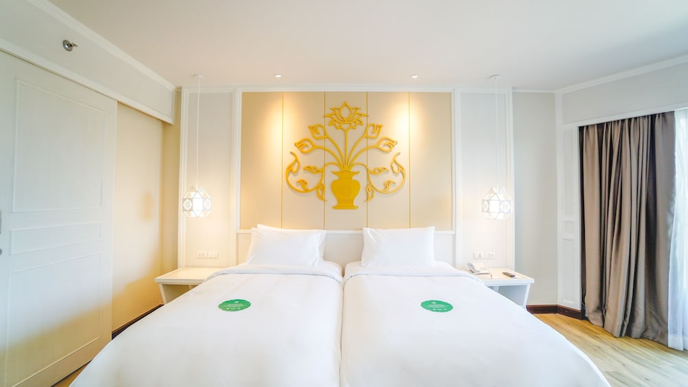 DELUXE, TWIN BEDS, RIVER VIEW
