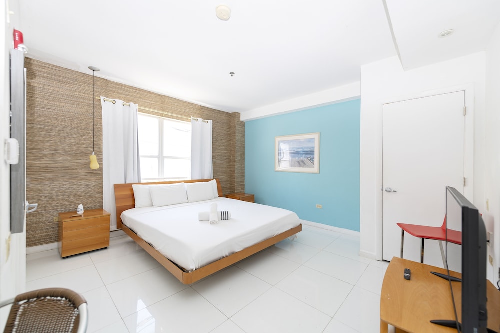 The Mercury All-Suites Hotel 27/33