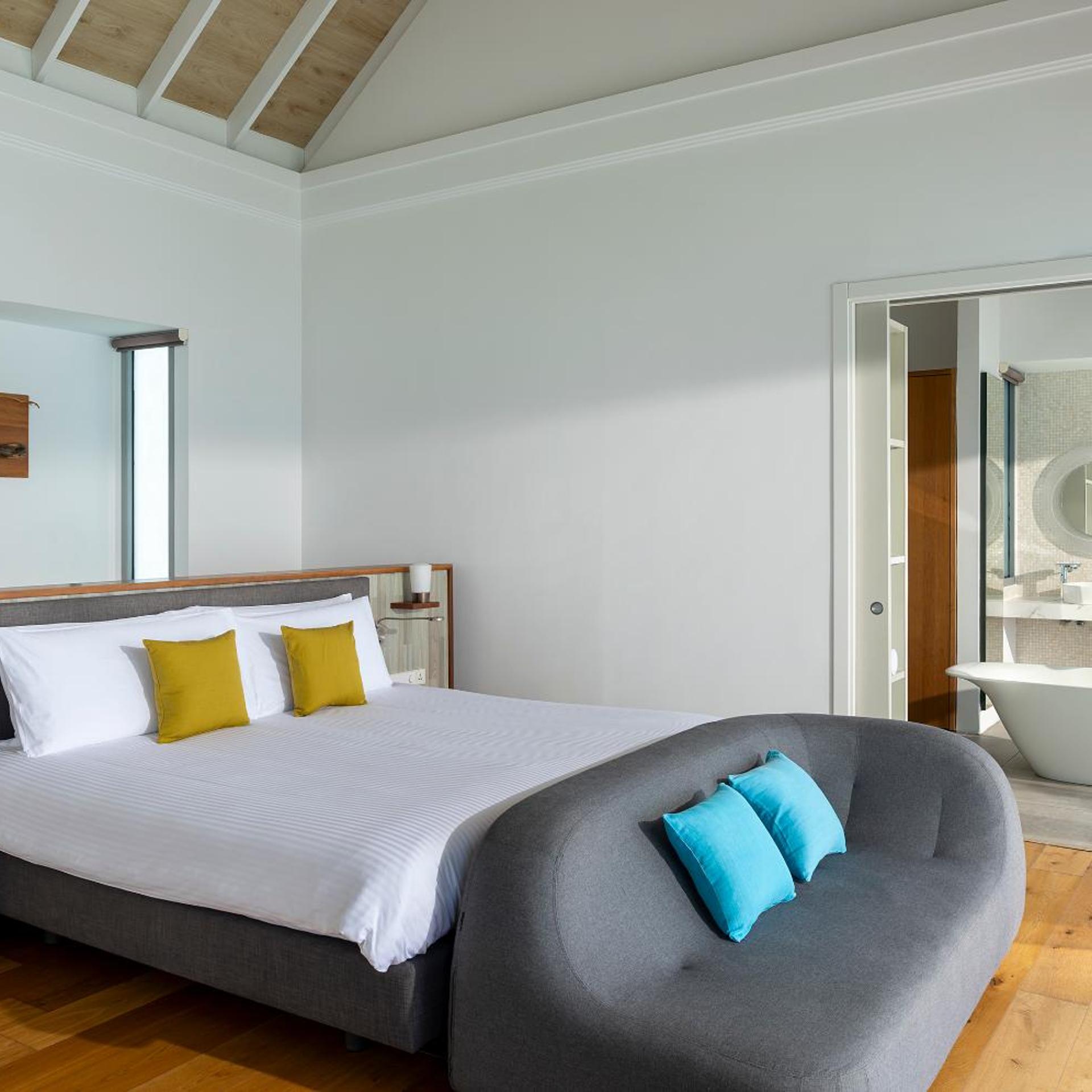 Thundi Water Villa, with Pool