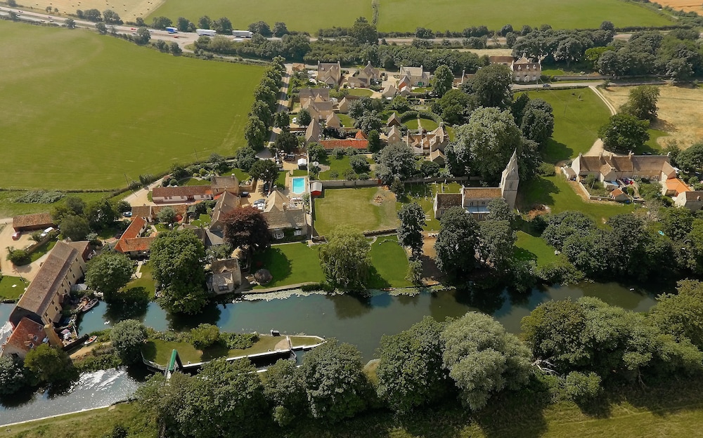 River Nene Cottages 40/50
