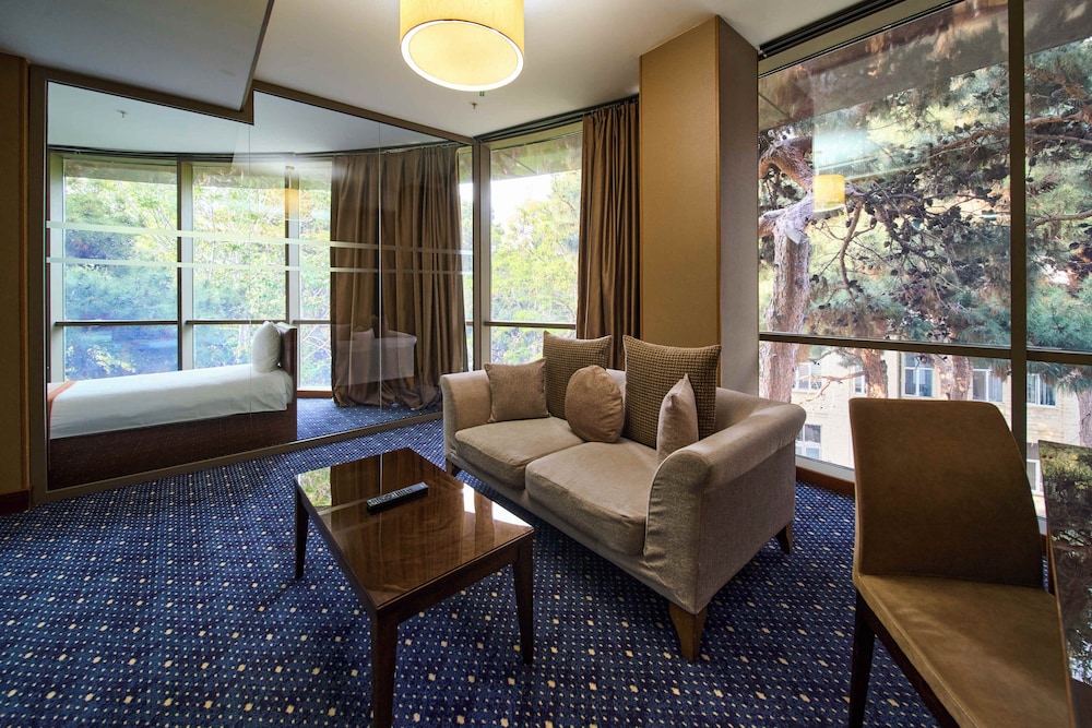 Parkside Hotel Apartments 33/44