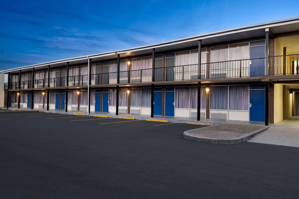 Travelodge by Wyndham Salisbury MD 3/50