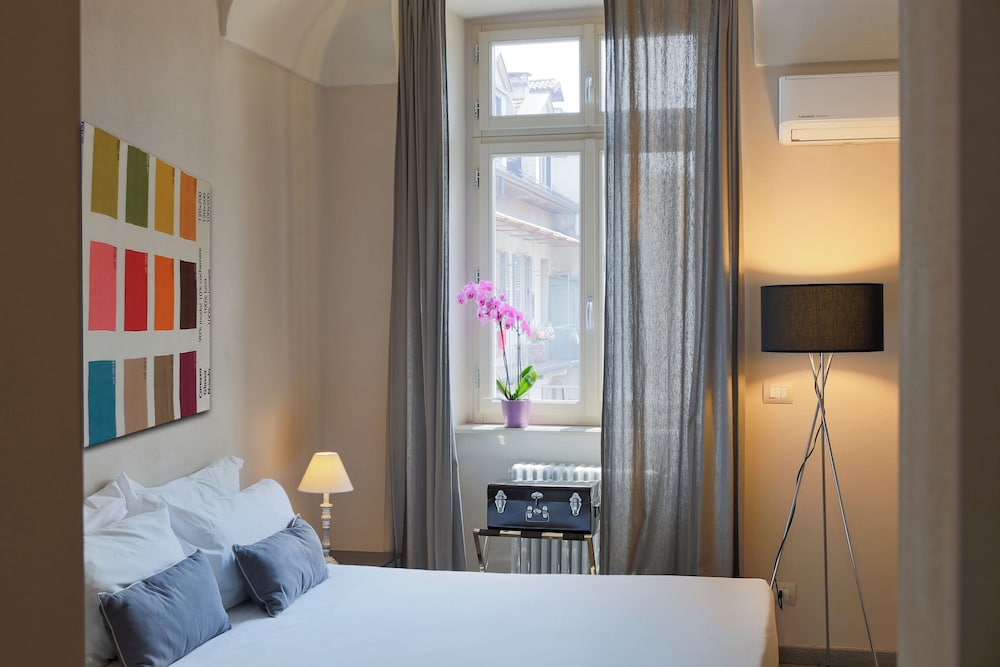 DELUXE, DOUBLE BED
