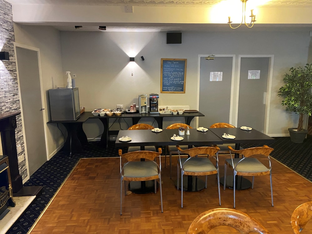 Smithton Hotel 59/70