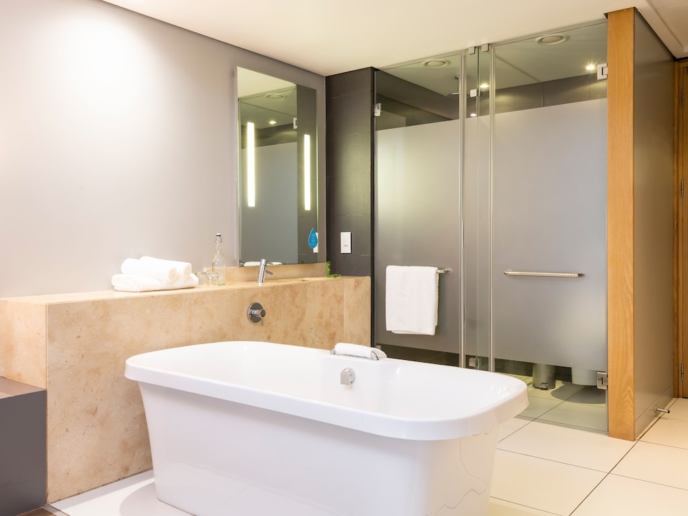 aha Gateway Hotel 31/34