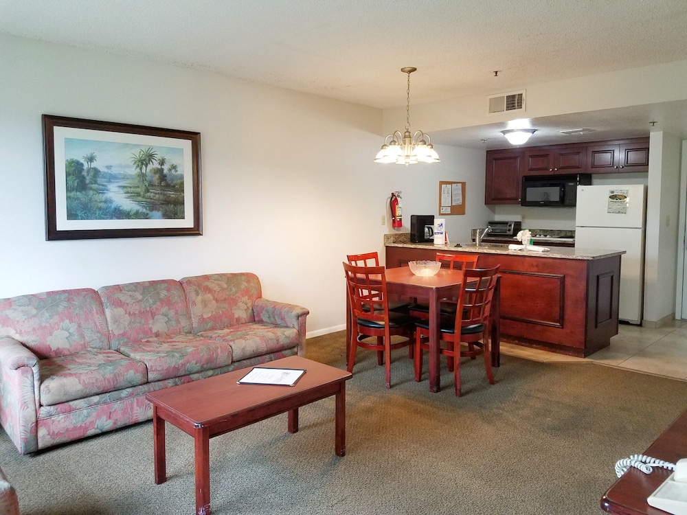 Parc Corniche Condominium Suites 35/62