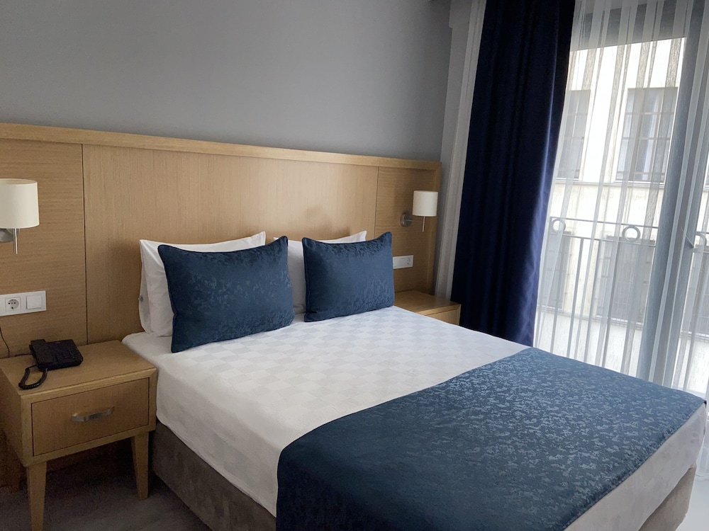 ECONOMY, DOUBLE BED, CITY VIEW